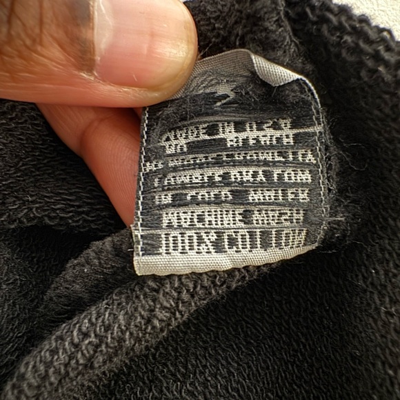 Size small
Black
Sweater with hood - Picture 5 of 5